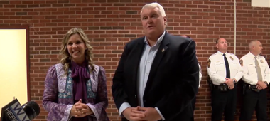 ቀዳማዊት እመቤት ከስቴት ሴናተር Travis Hackworth ጋር